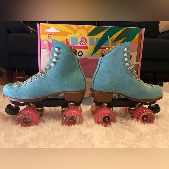 Moxi Women's Teal and Pink Roller Skates - Picture 4 of 7